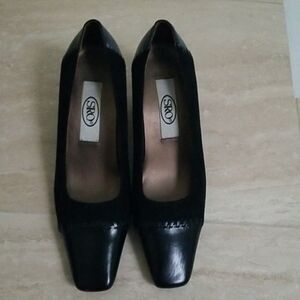 Black dress pumps 6M